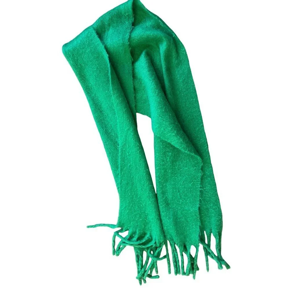 Saks Fifth Avenue Kelly Green Fuzzy Scarf Fringe Oversized Cozy Warm Bold